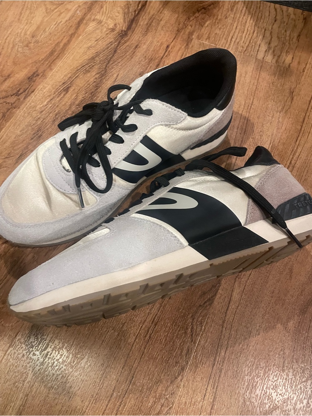 Tretorn White and Black Women's Retro Runner Sneakers